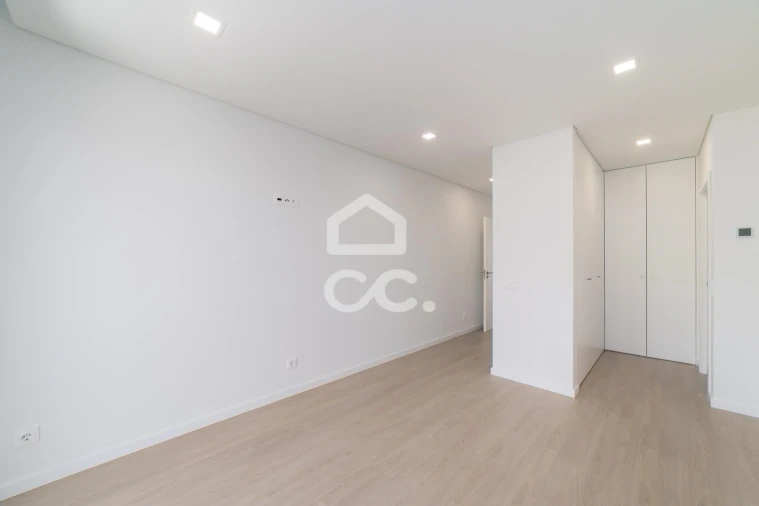 Apartamento T4 para Venda em Tavarede Foto 16