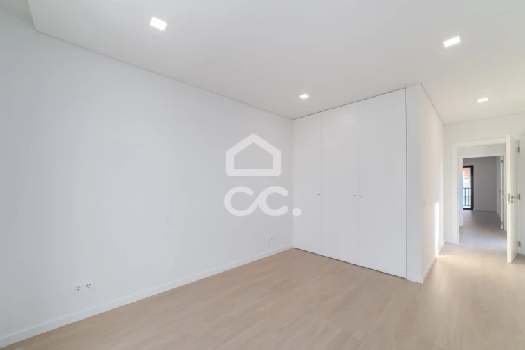 Apartamento T4 para Venda em Tavarede Foto 10