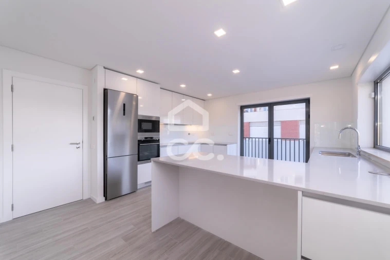 Apartamento T4 para Venda em Tavarede Foto 4