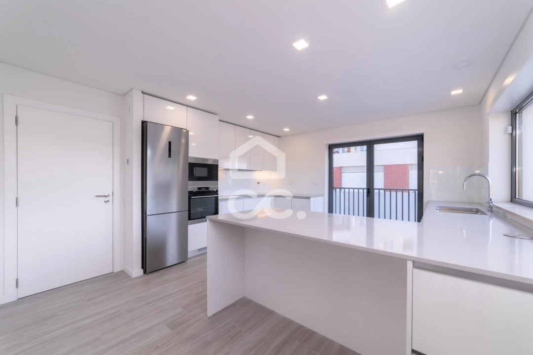 Apartamento T4 para Venda em Tavarede Foto 4