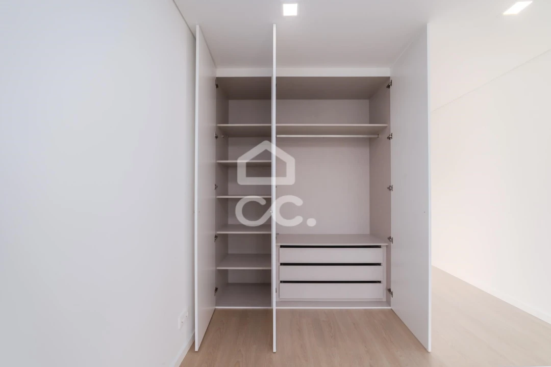 Apartamento T4 para Venda em Tavarede Foto 11