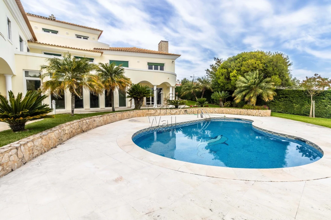 Moradia T5 para Venda em Póvoa de Santa Iria e Forte da Casa Foto 1