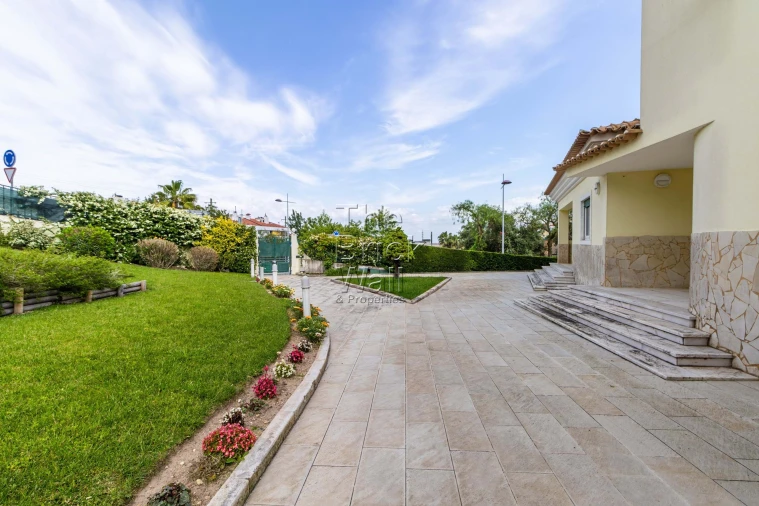 Moradia T5 para Venda em Póvoa de Santa Iria e Forte da Casa Foto 19