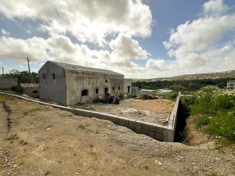 Moradia T9 para Venda em Santa Barbara de Nexe Foto 3