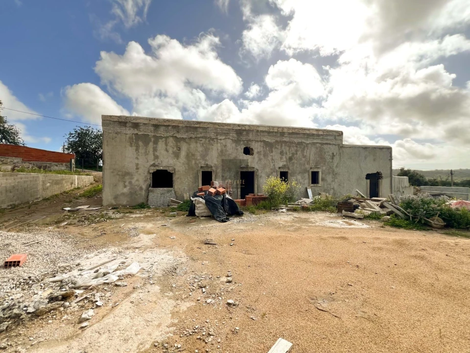 Moradia T9 para Venda em Santa Barbara de Nexe Foto 8