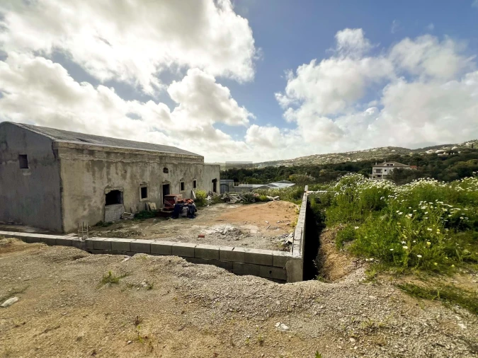 Moradia T9 para Venda em Santa Barbara de Nexe Foto 4