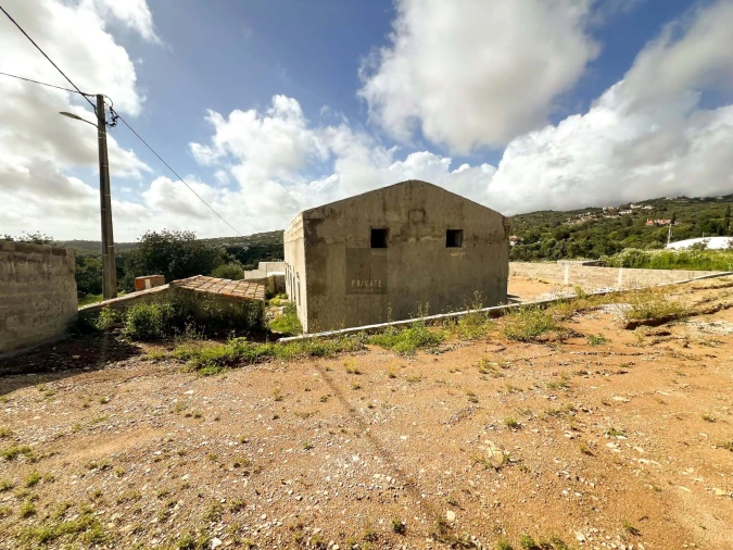 Moradia T9 para Venda em Santa Barbara de Nexe Foto 2