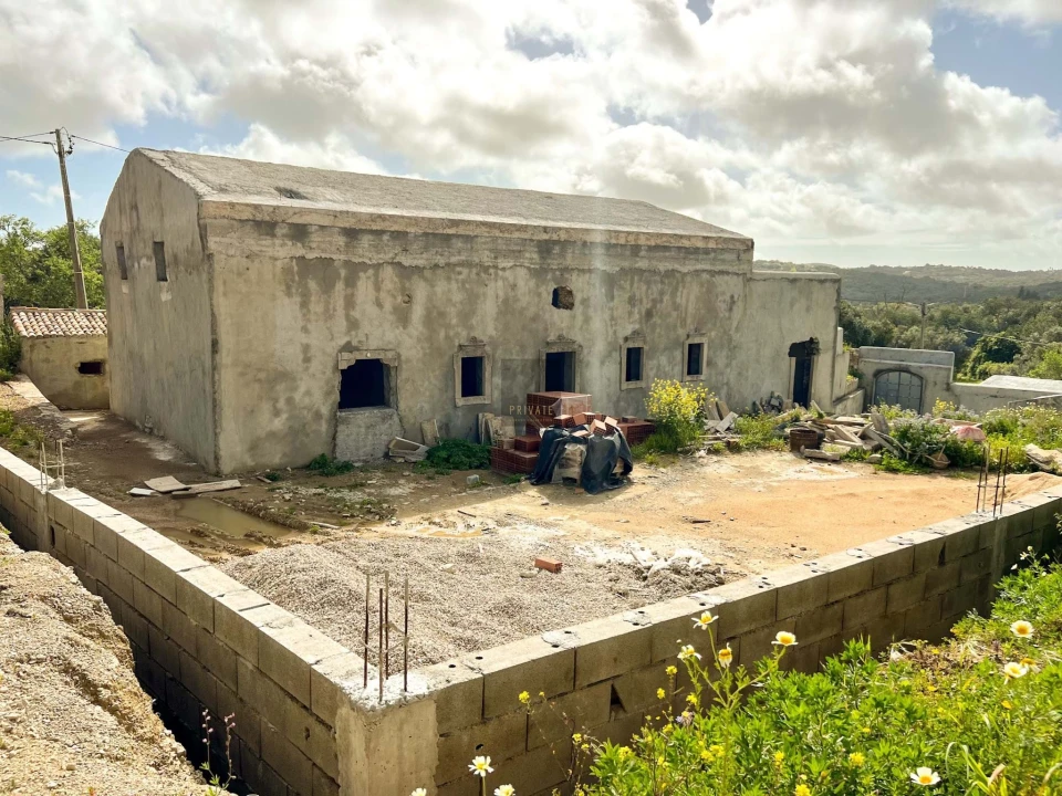 Moradia T9 para Venda em Santa Barbara de Nexe Foto 6