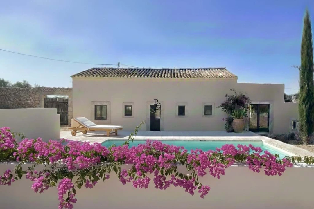 Moradia T9 para Venda em Santa Barbara de Nexe Foto 5