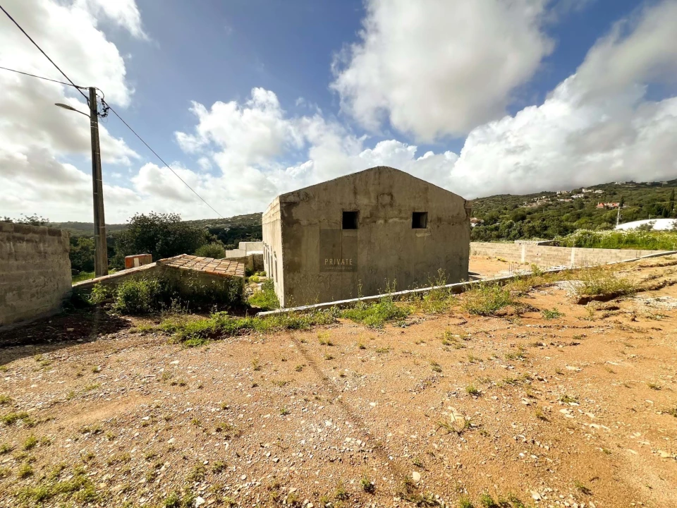 Moradia T9 para Venda em Santa Barbara de Nexe Foto 2