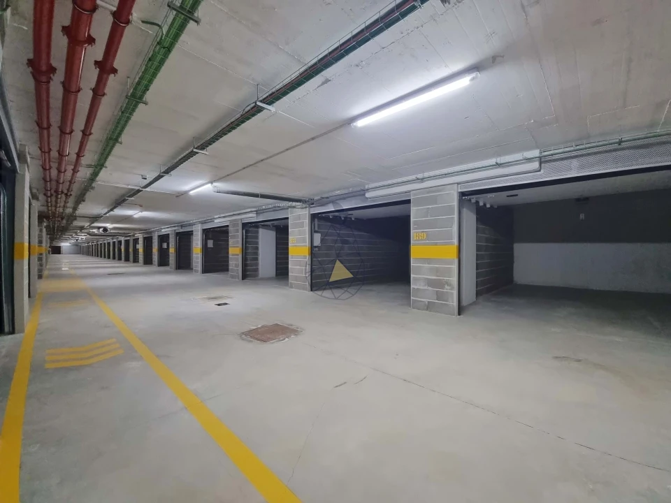 Garagem para Venda em Portimão Foto 3