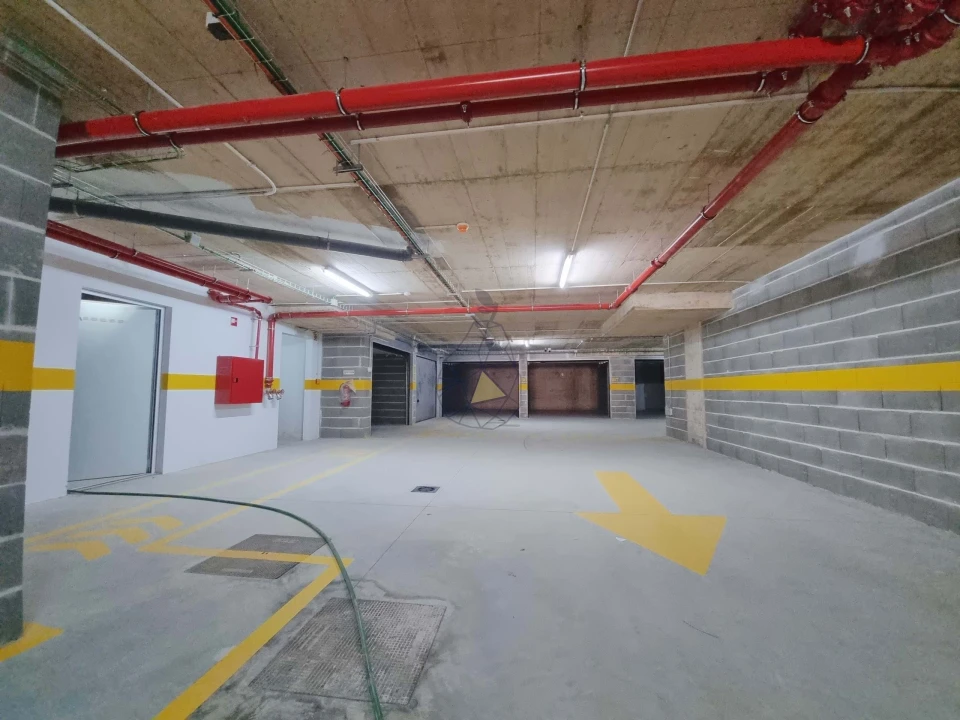 Garagem para Venda em Portimão Foto 9