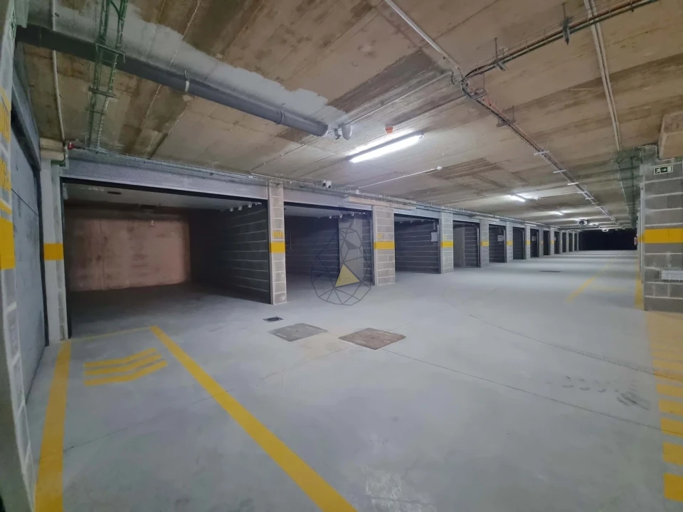 Garagem para Venda em Portimão Foto 3