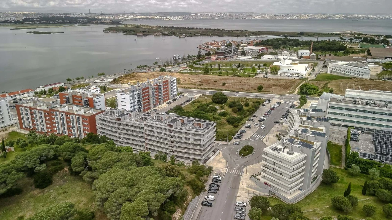 Apartamento T3 para Venda em Seixal Foto 37