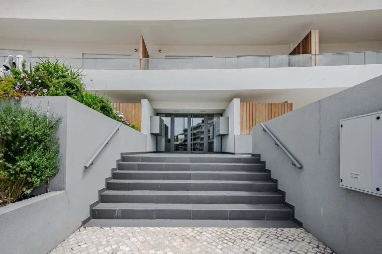 Apartamento T3 para Venda em Seixal Foto 3