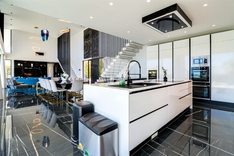 Moradia T5 para Venda em Porches Foto 13