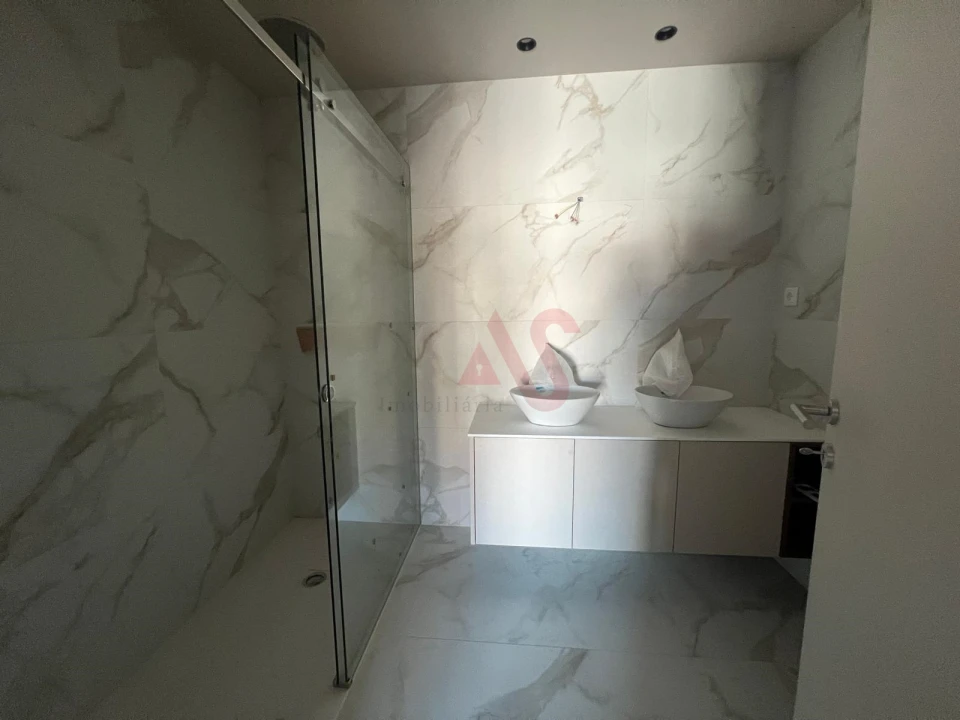 Apartamento T4 para Venda em Paços de Ferreira Foto 10