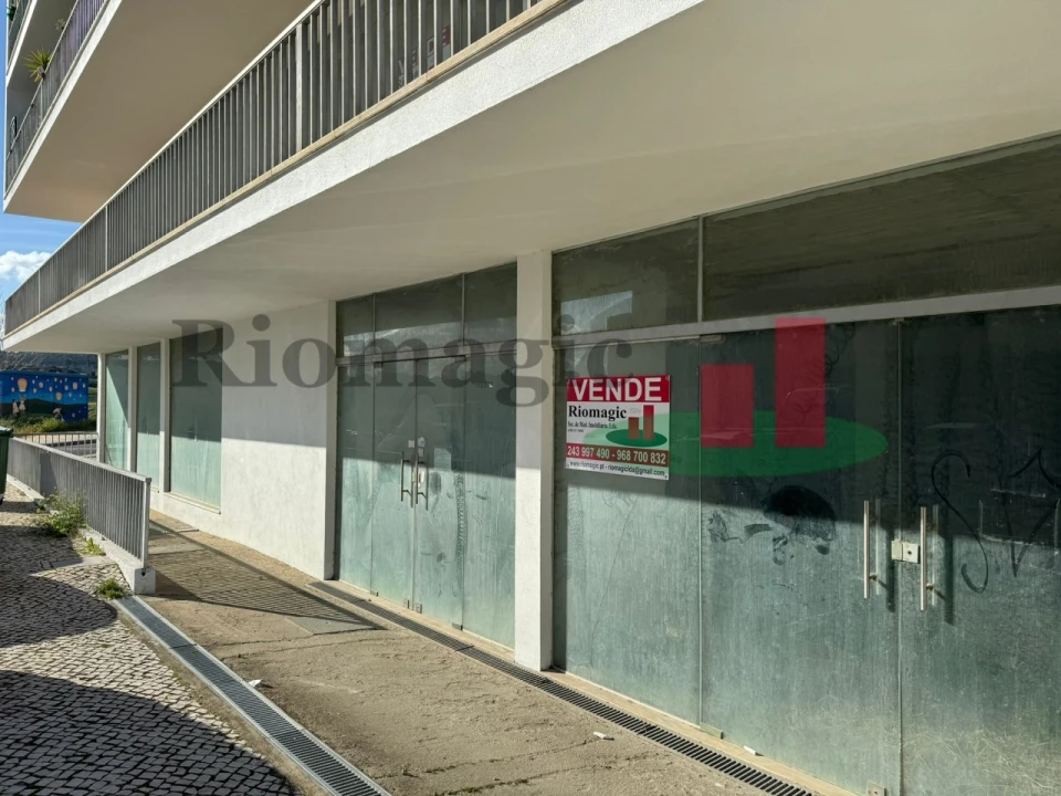 Loja para Venda em Azambuja Foto 1