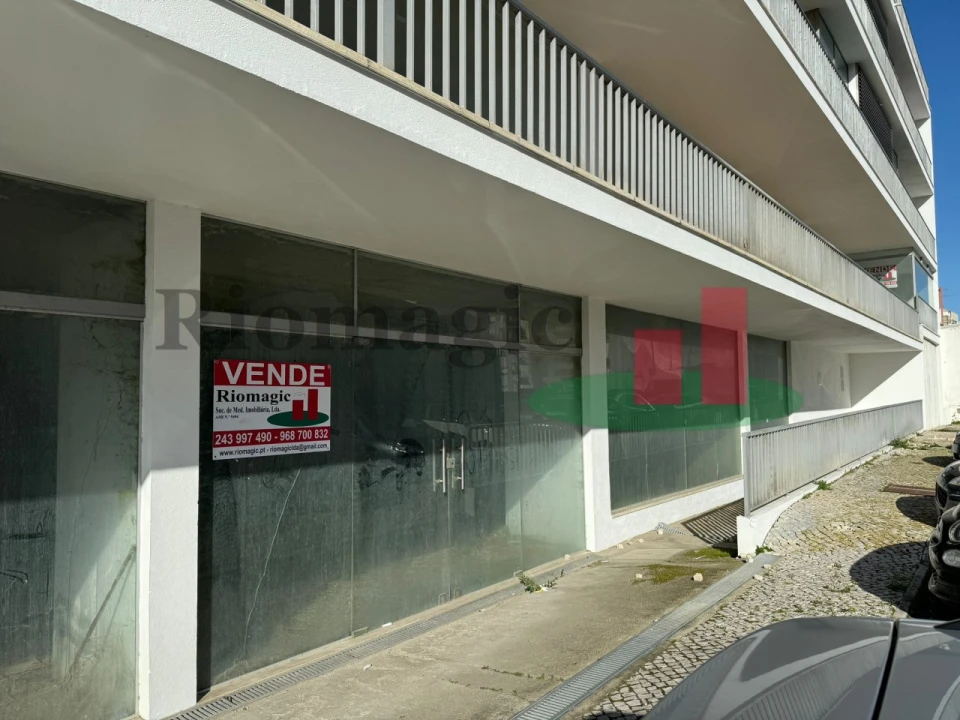 Loja para Venda em Azambuja Foto 3