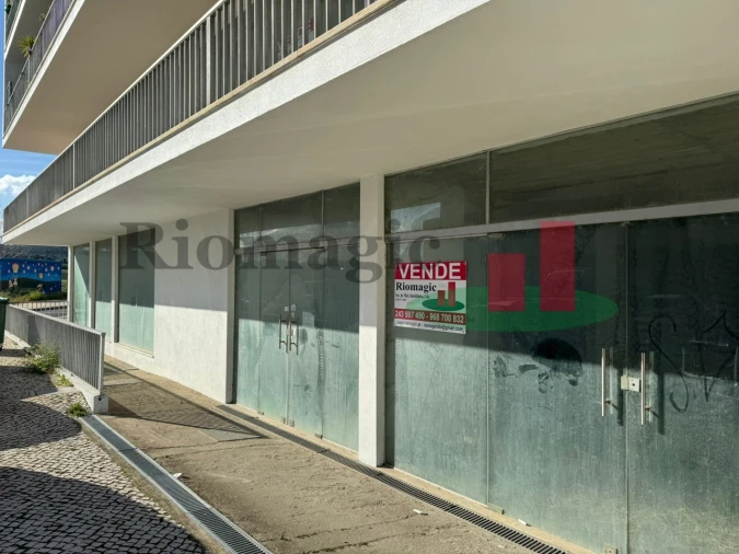 Loja para Venda em Azambuja Foto 1