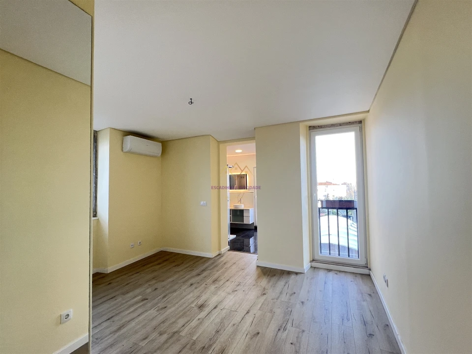 Apartamento T2 para Venda em Massamá e Monte Abraão Foto 13