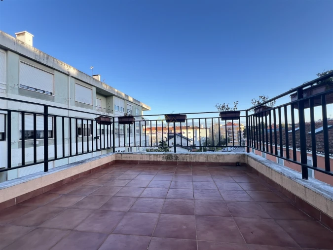 Apartamento T2 para Venda em Massamá e Monte Abraão Foto 17