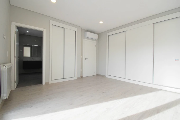 Moradia T4 para Venda em Covilhã e Canhoso Foto 35