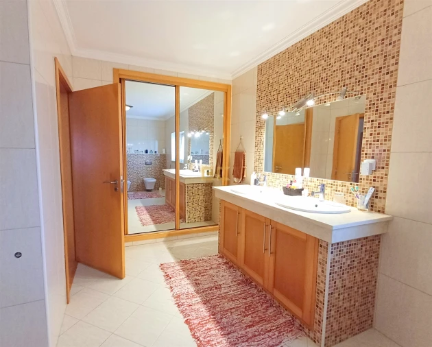 Moradia T4 para Venda em Tavarede Foto 28