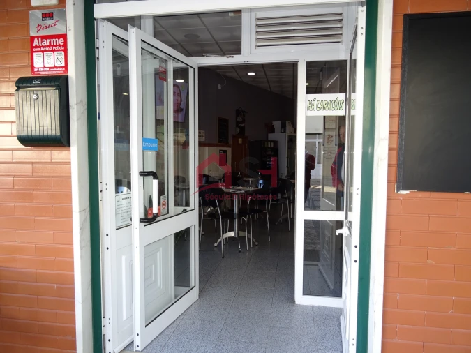 Negócio para Venda em São Pedro da Cadeira Foto 4