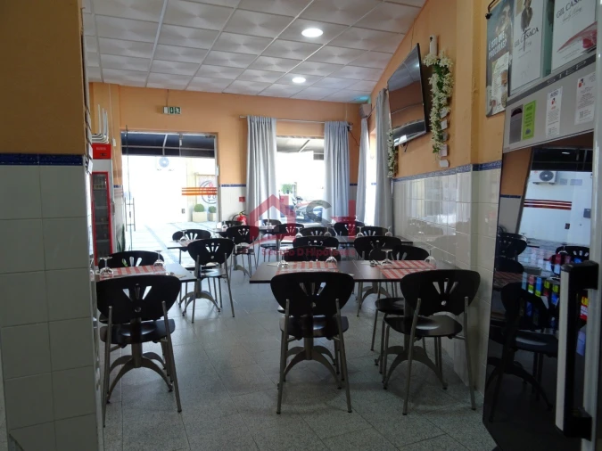 Negócio para Venda em São Pedro da Cadeira Foto 3