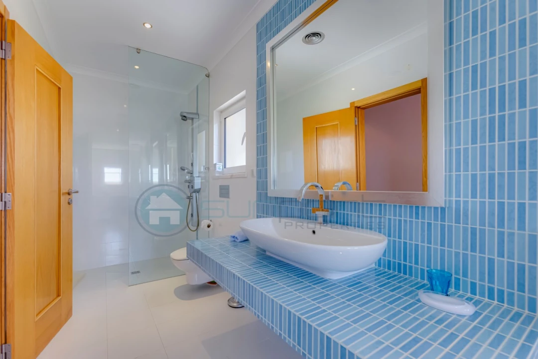 Moradia T4 para Venda em Budens Foto 21