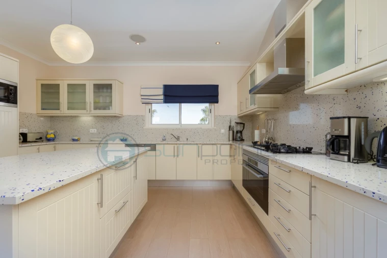 Moradia T4 para Venda em Budens Foto 12