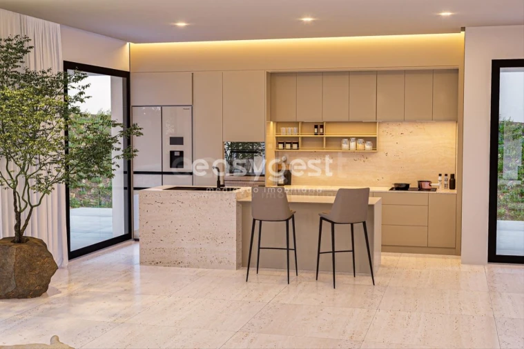 Moradia T4 para Venda em Santa Maria, São Pedro e Matacães Foto 2