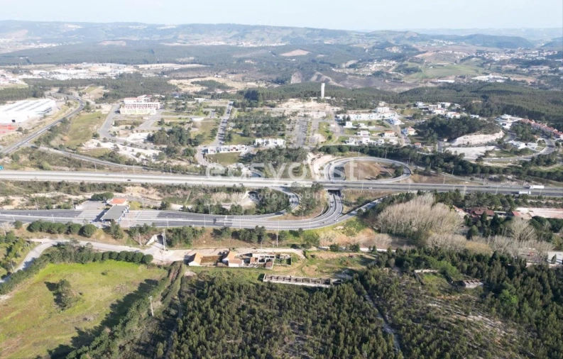 Moradia T4 para Venda em Santa Maria, São Pedro e Matacães Foto 16