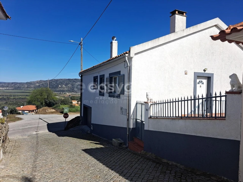 Moradia T4 para Venda em Horta da Vilariça Foto 3