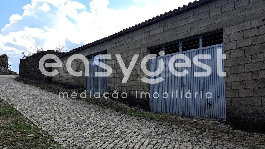 Armazém para Venda em Felgueiras e Maçores