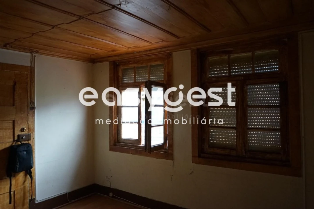 Moradia T5 para Venda em Vila Nova de Tazem Foto 3