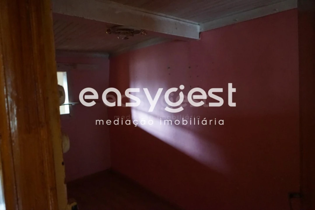 Moradia T5 para Venda em Vila Nova de Tazem Foto 9