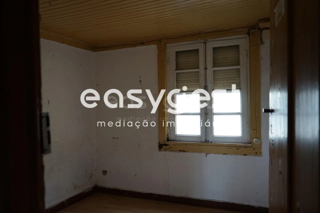 Moradia T5 para Venda em Vila Nova de Tazem Foto 10