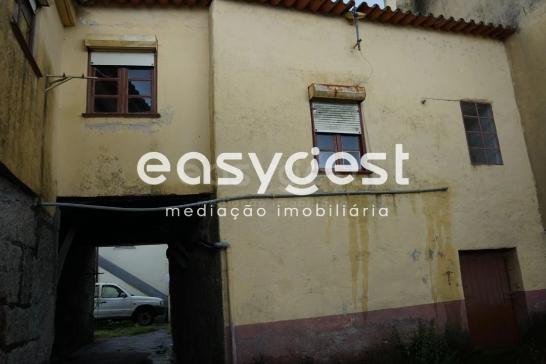 Moradia T5 para Venda em Vila Nova de Tazem Foto 22