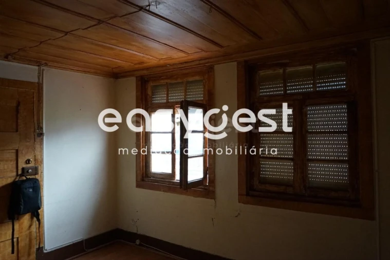 Moradia T5 para Venda em Vila Nova de Tazem Foto 3