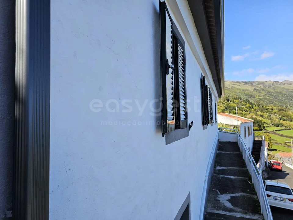 Moradia T2 para Venda em Ribeiras Foto 2