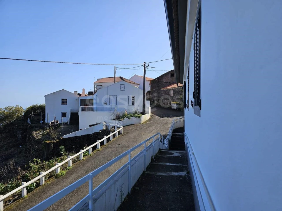 Moradia T2 para Venda em Ribeiras Foto 10