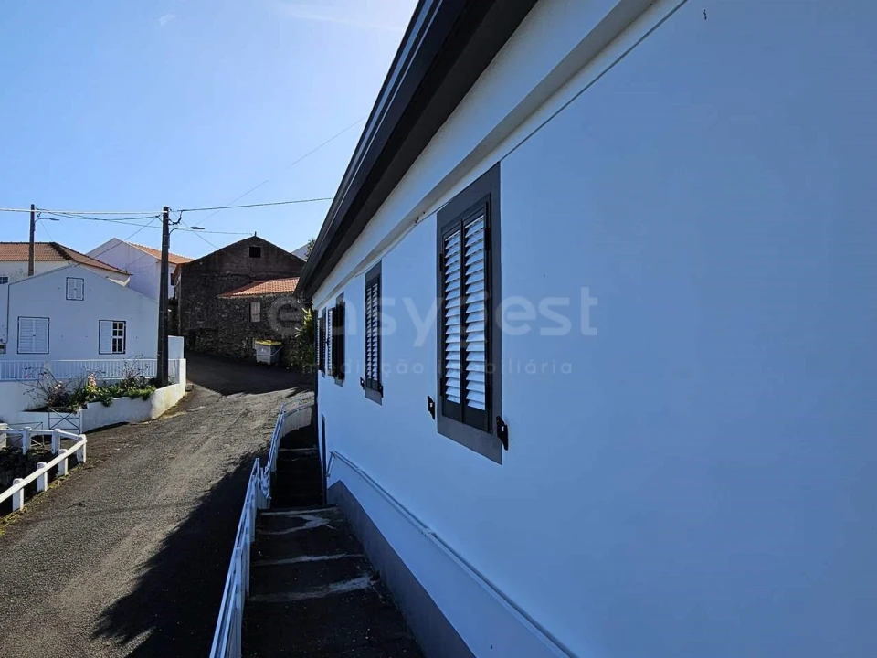 Moradia T2 para Venda em Ribeiras Foto 3