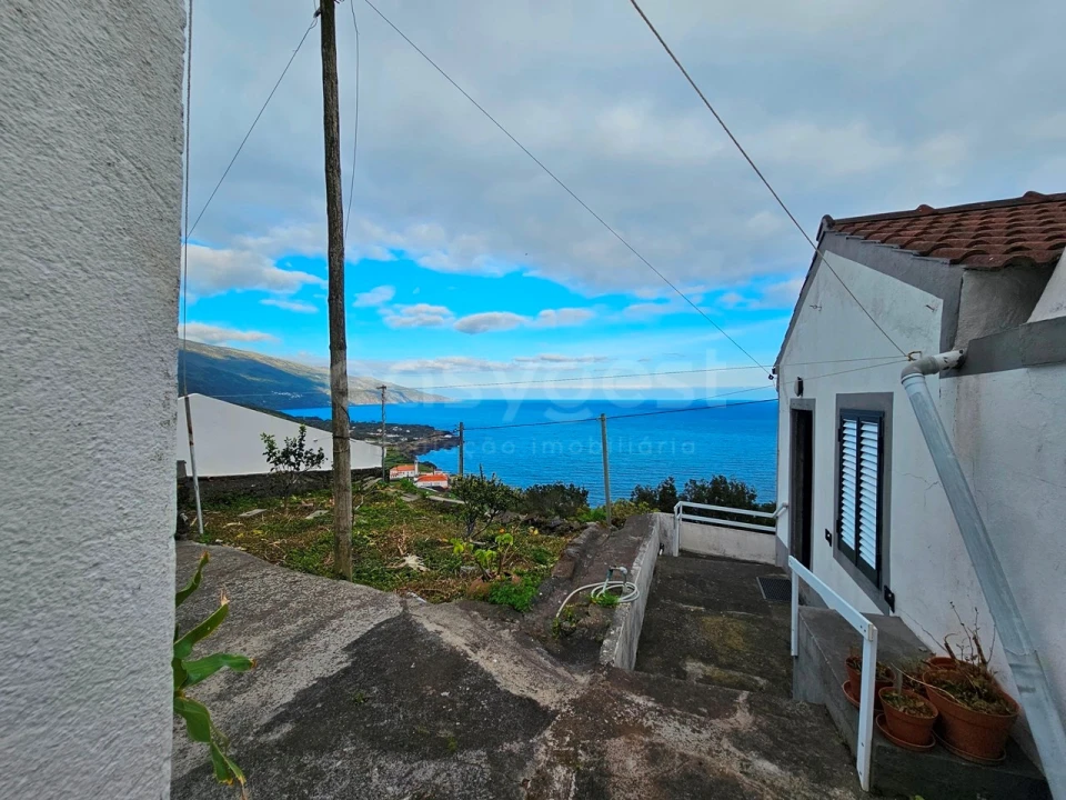 Moradia T2 para Venda em Ribeiras Foto 1