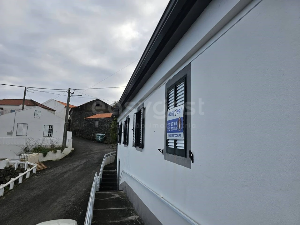 Moradia T2 para Venda em Ribeiras Foto 2