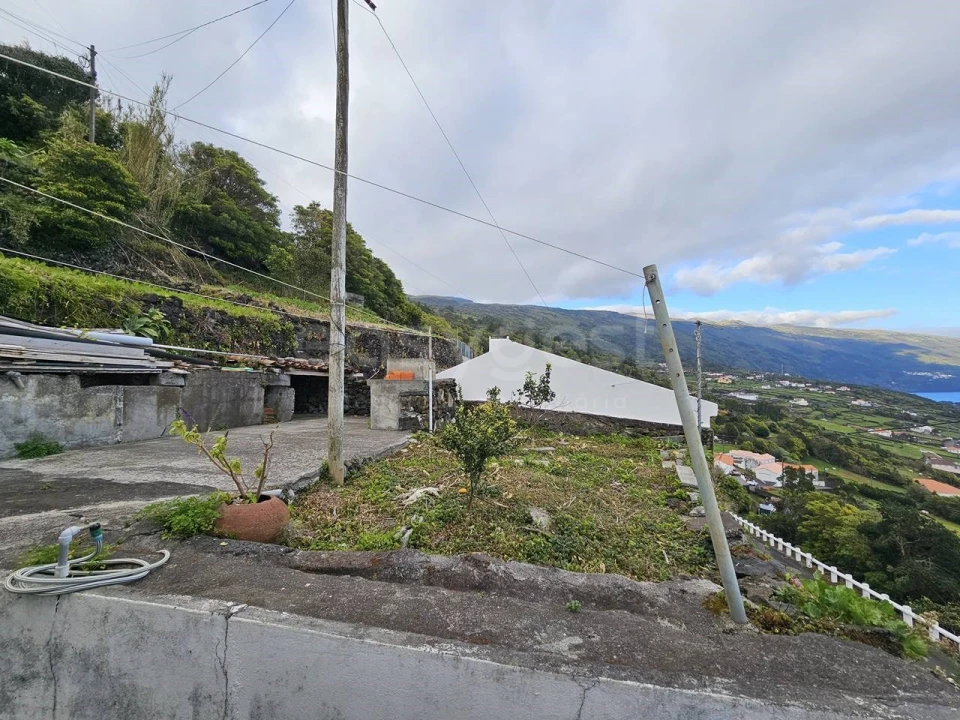 Moradia T2 para Venda em Ribeiras Foto 4