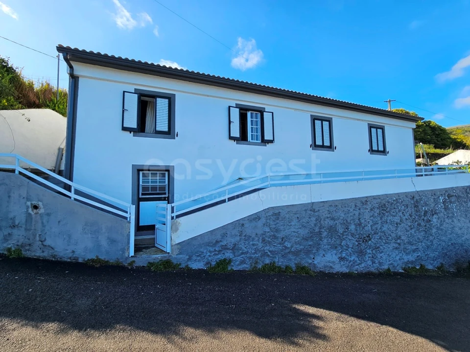 Moradia T2 para Venda em Ribeiras Foto 1
