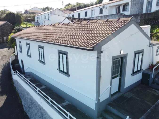 Moradia T2 para Venda em Ribeiras Foto 3