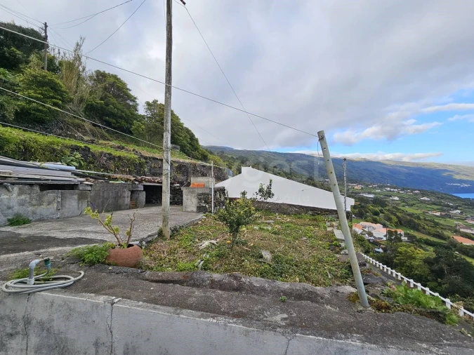 Moradia T2 para Venda em Ribeiras Foto 4